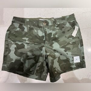 Old Navy Green Camouflage Women Shorts